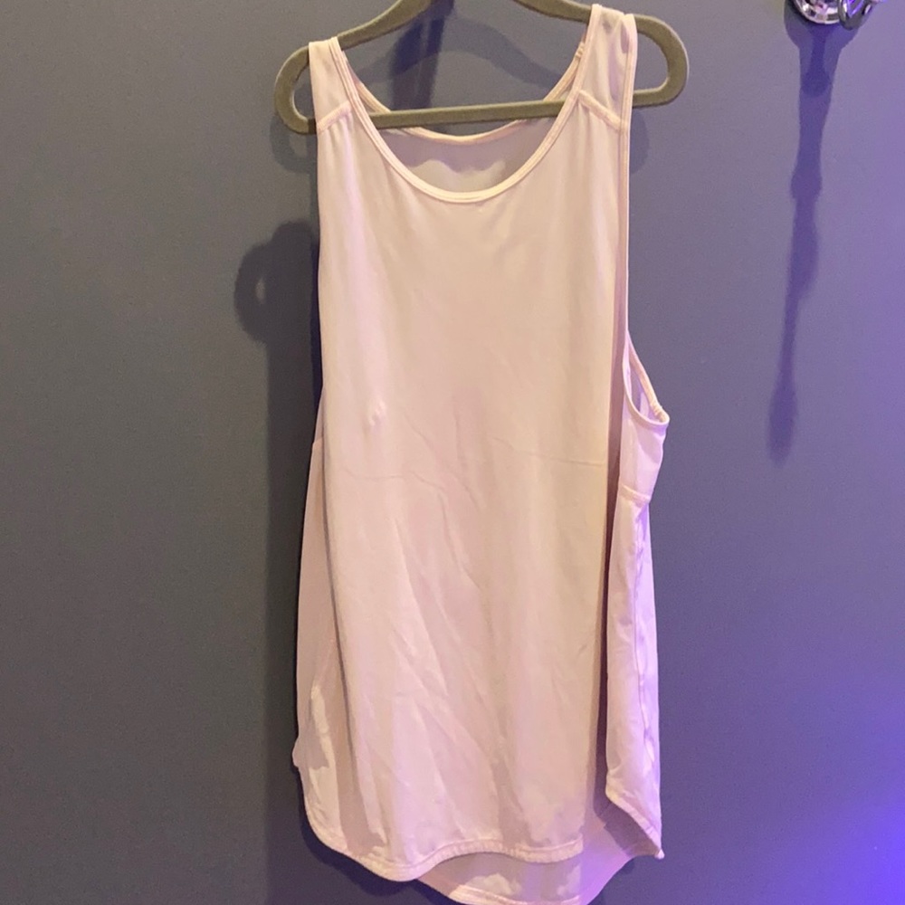 Lululemon tank top (light pink)